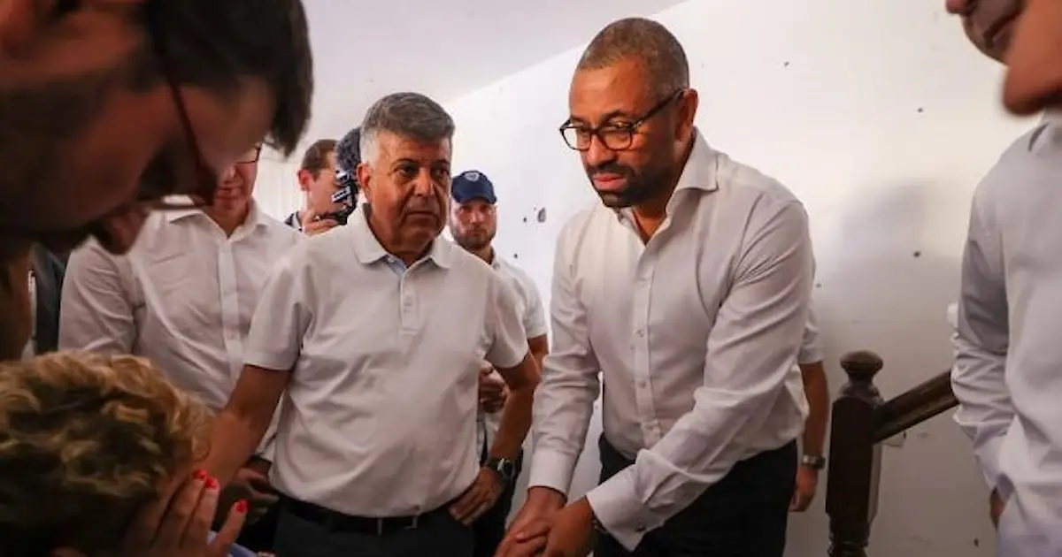وزير الخارجية البريطاني يحتمي في ملجأ خلال زيارته لإسرائيل