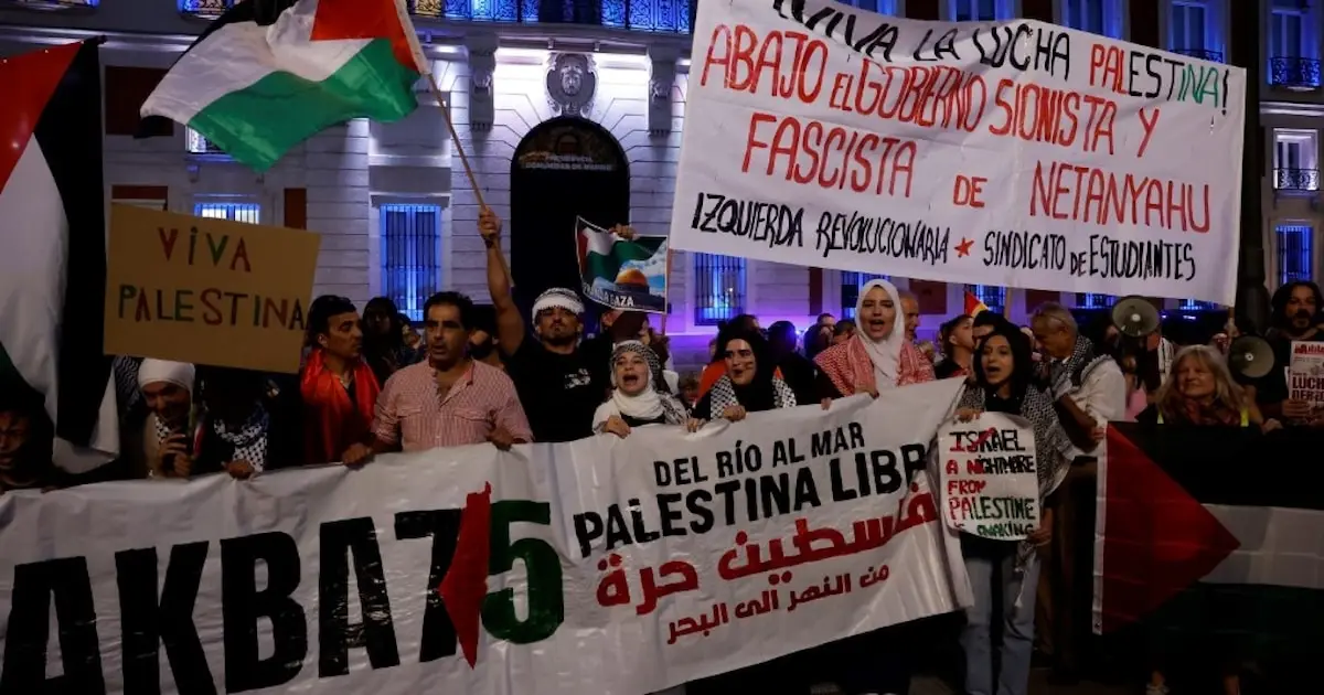 مسيرات تضامنية واسعة في مدن غربية دعماً للفلسطينيين
