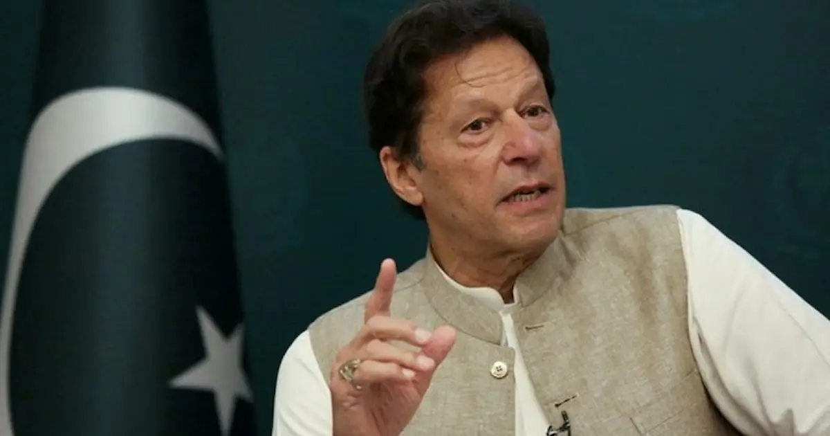 لجنة الانتخابات الباكستانية تحظر العمل السياسي على عمران خان