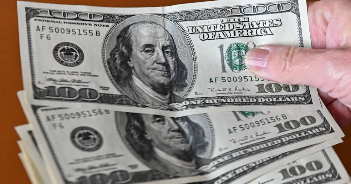 تراجع مؤشر الدولار قبيل صدور بيانات التوظيف الأميركية