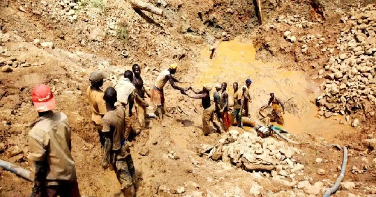 وفاة عشرات العمال في منجم مهجور بجنوب أفريقيا