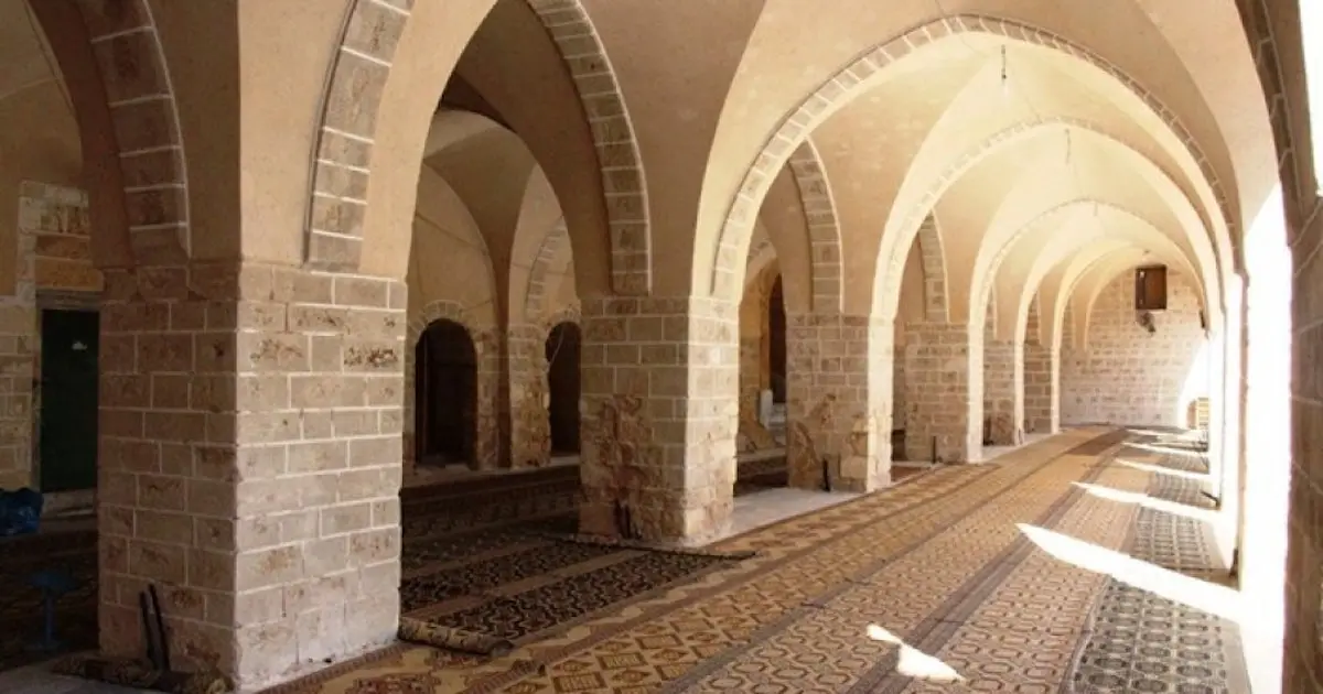 تدمير المسجد العمري الكبير في غزة جراء العمليات العسكرية
