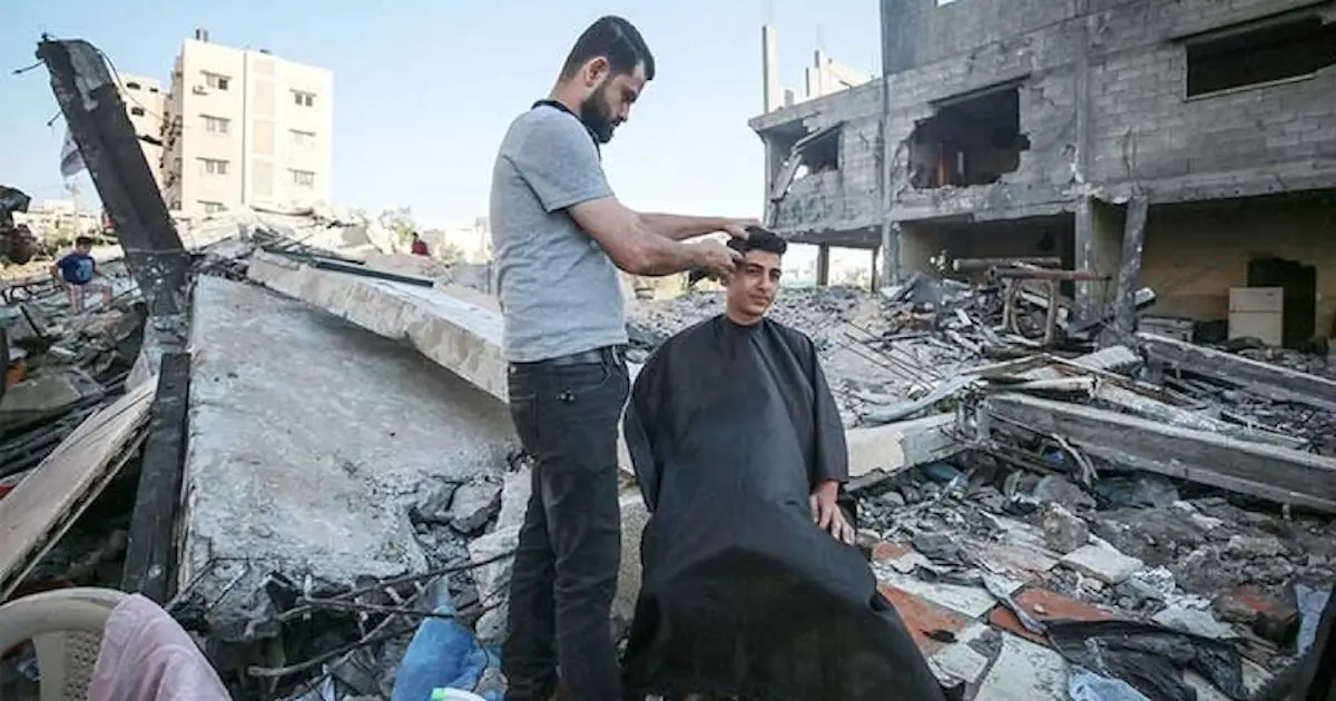 مبادرات تطوعية في غزة لتقديم خدمات الحلاقة للأطفال النازحين