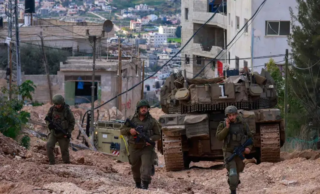 جيش الاحتلال يلاحق المزارعين الفلسطينيين في الضفة الغربية لمنع حراثة أراضيهم