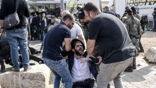 تصاعد التوتر الميداني بين المستوطنين والتيار الحريدي في الأراضي المحتلة