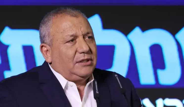 آيزنكوت يطالب بفتح تحقيق جنائي ضد نتنياهو بتهمة تسريب وثائق أمنية