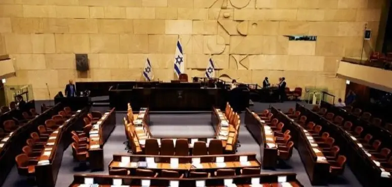 استطلاع إسرائيلي: تراجع المعارضة ورفض شعبي واسع لقانون التجنيد