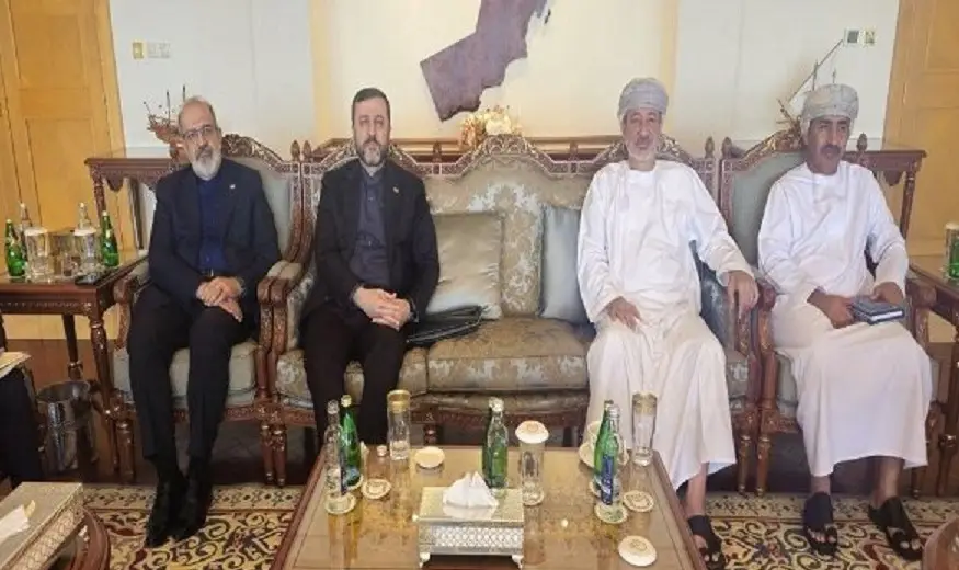 طهران ومسقط تبحثان آليات إدارة مضيق هرمز في اجتماع مشترك
