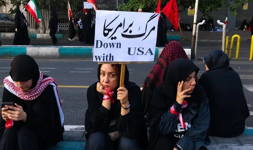 قراءات غربية: تشييع خامنئي يكرس نفوذ إيران ويظهر تماسك قاعدتها الشعبية