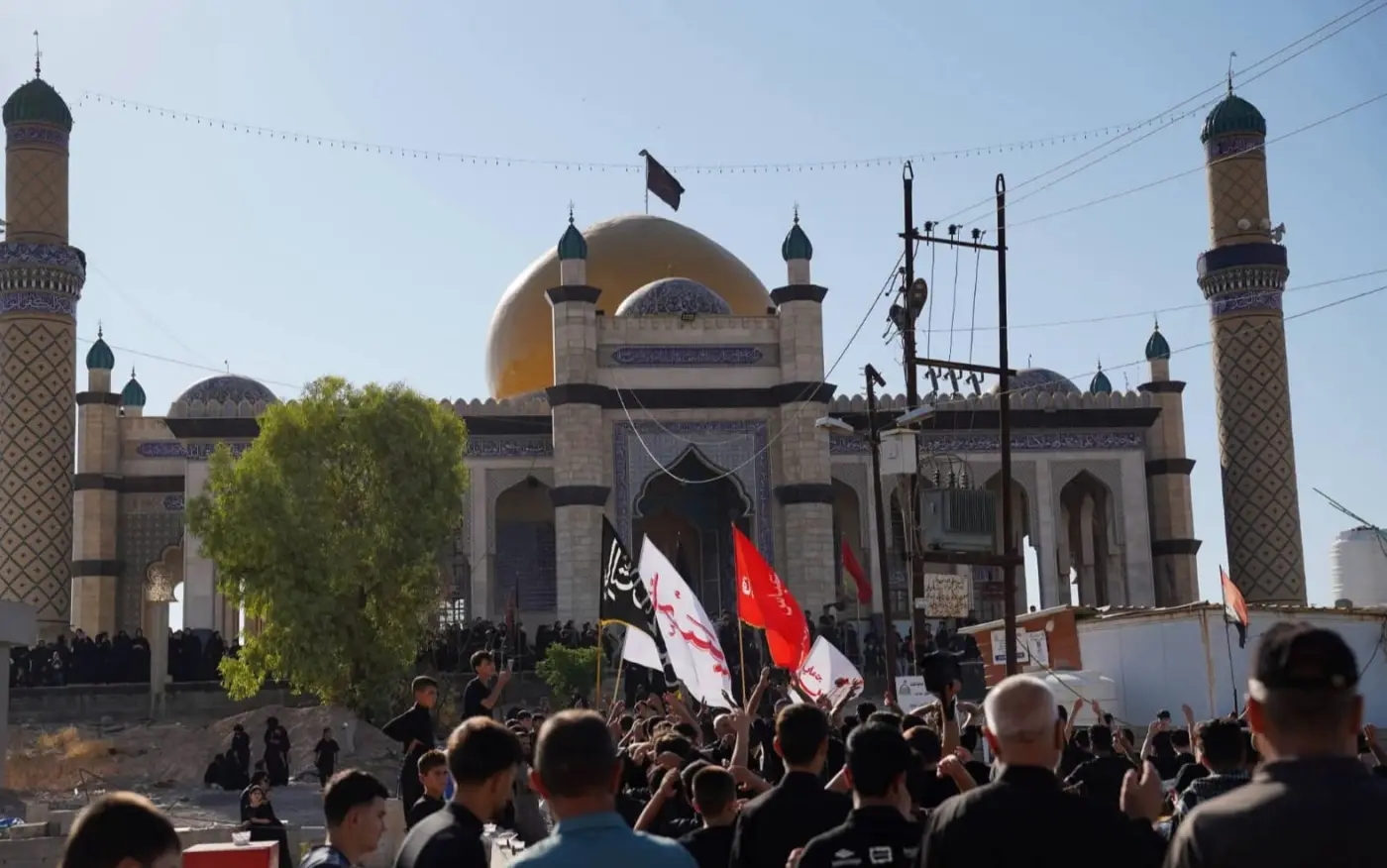 جموع الزائرين تحيي ذكرى استشهاد الإمام زين العابدين في الموصل