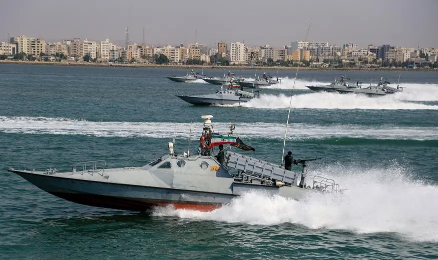 تقارير أمريكية: طهران تفرض واقعاً استراتيجياً جديداً في مضيق هرمز