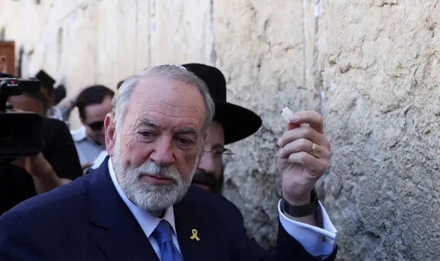 هاكابي يصف مستوطني الضفة بـ“الإرهابيين“ ويكشف عن تدخل أميركي لفك حصار عائلة فلسطينية