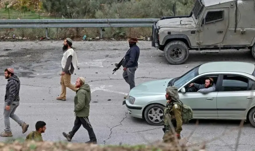 صحيفة عبرية: اعتداءات المستوطنين في قصرة تعكس انهياراً أخلاقياً وفقداناً للسيطرة