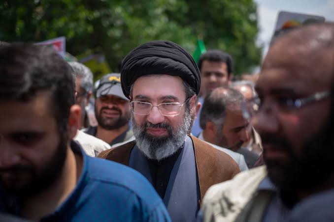 متخصّص إسرائيلي في الشأن الإيراني: القيادة في طهران نواة صلبة تتبنى نهجاً متشدداً وهجومياً