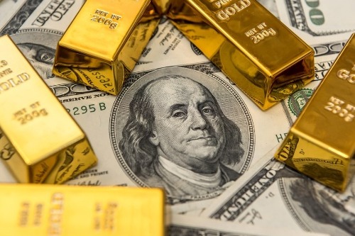 الذهب يكسر عتبة 5300 للأونصة والدولار أمام أزمة ثقة
