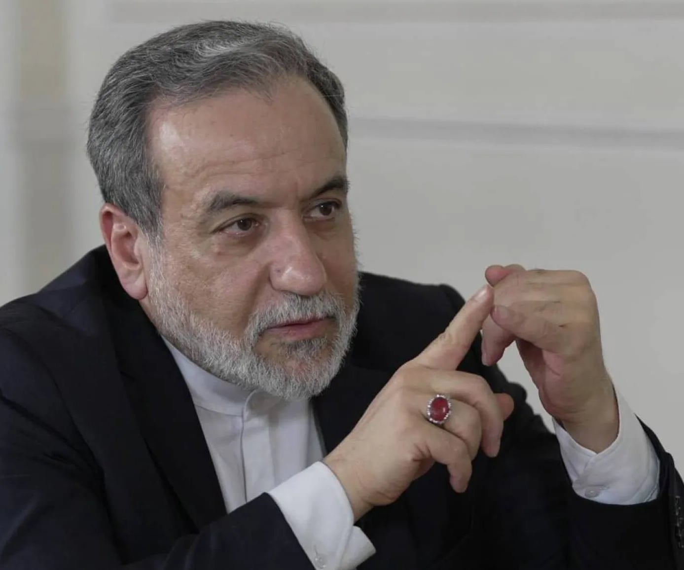 التلفزيون الإيراني: عراقتشي يلتقي ويتكوف على هامش الأمم المتحدة ويبلغه شروط طهران لفتح مضيق هرمز