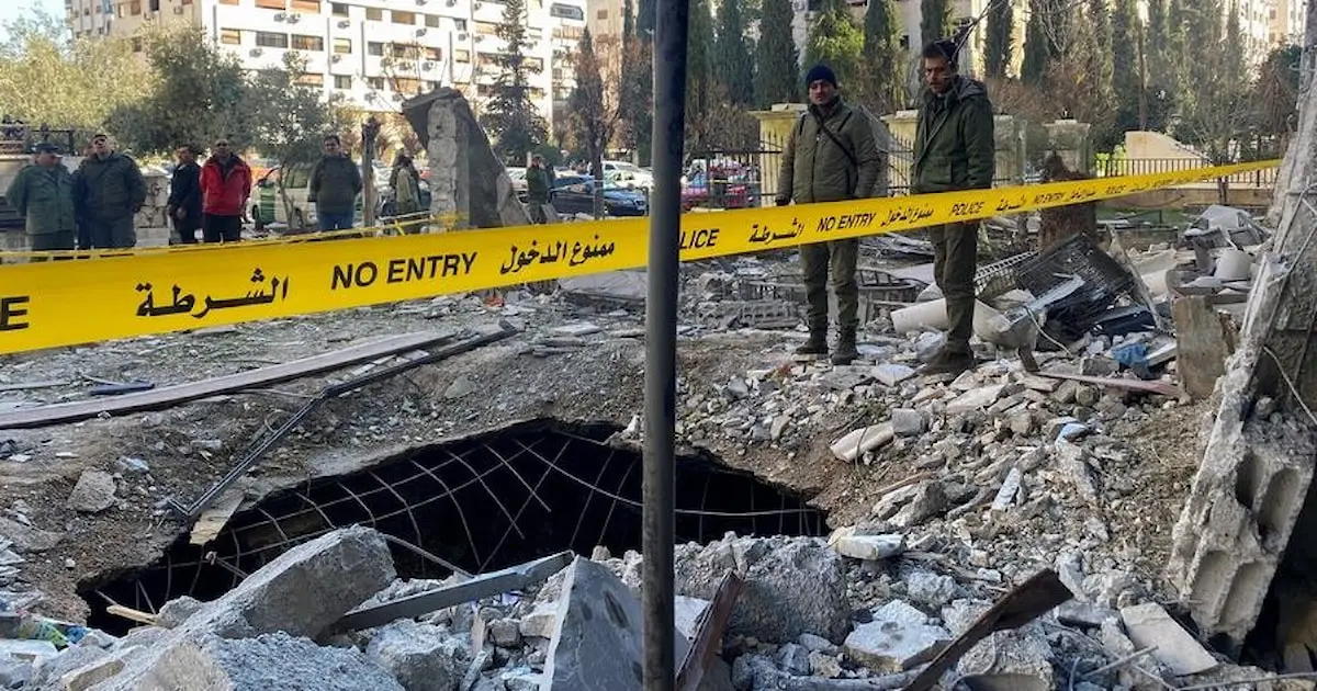 حكومة صنعاء تدين استهداف “إسرائيل” لأحياء سكنية في دمشق حكومة صنعاء تدين استهداف "إسرائيل" لأحياء سكنية في دمشق