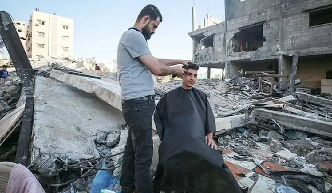 مبادرات تطوعية في غزة لتقديم خدمات الحلاقة للأطفال النازحين