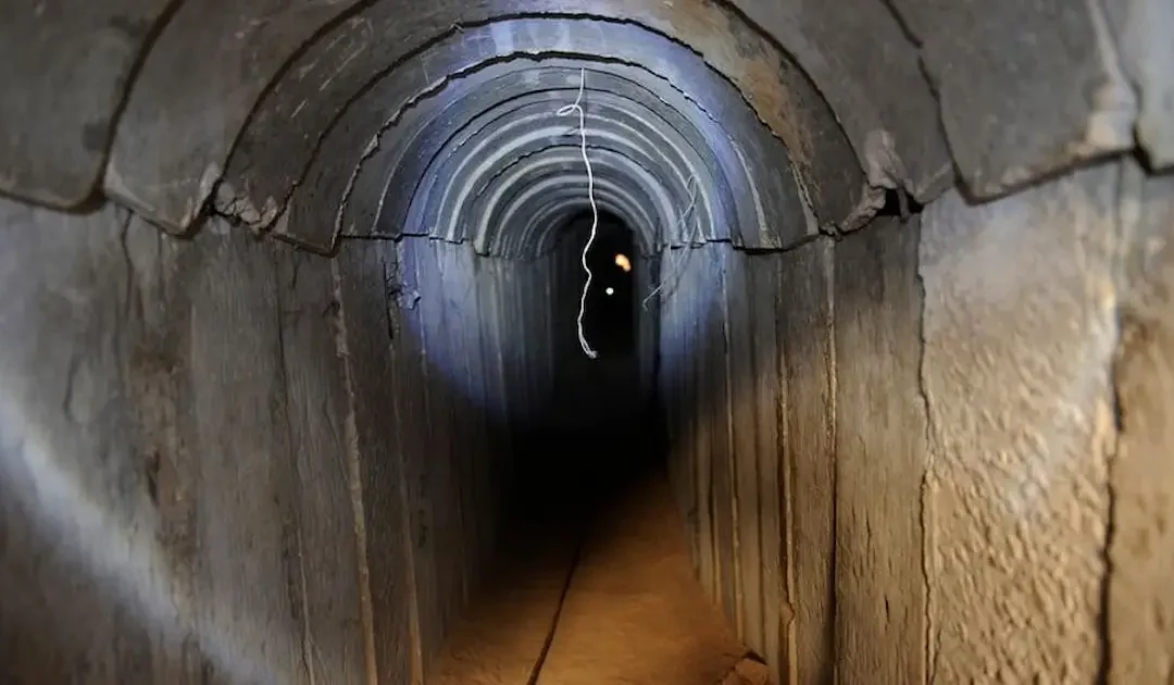 شهادات فلسطينية تكشف استخدام مدنيين دروعاً بشرية داخل أنفاق غزة