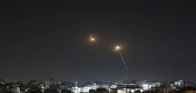 شلل في مطار بن غوريون إثر هجوم صاروخي يمني شلل في مطار بن غوريون إثر هجوم صاروخي يمني