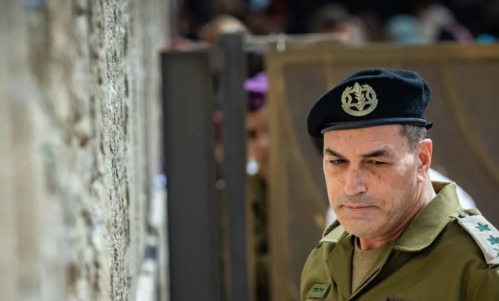انقسام في تل أبيب: هل الأولوية لإسقاط النظام الإيراني أم تحييد ملفه النووي؟
