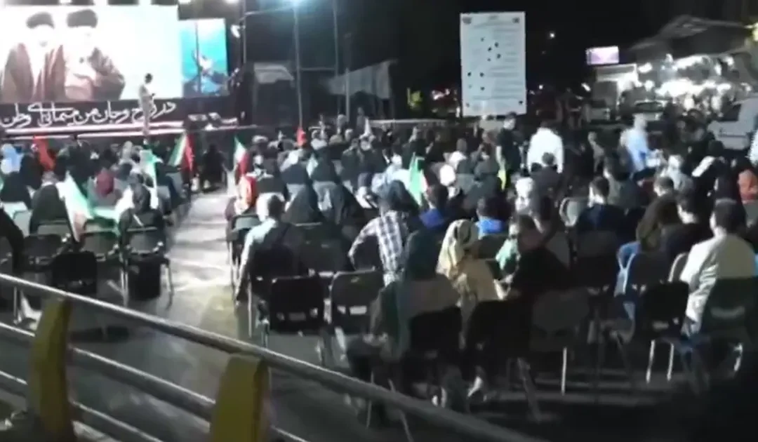 تجمعات شعبية في إيران تزامناً مع حراك دبلوماسي بشأن التفاهمات مع واشنطن