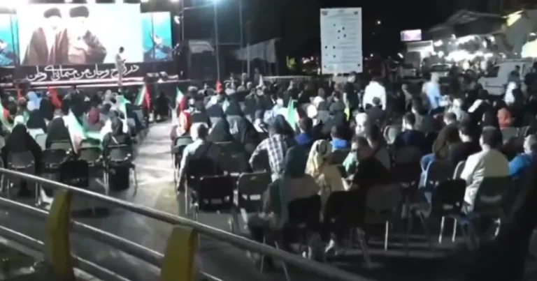 تجمعات شعبية في إيران تزامناً مع حراك دبلوماسي بشأن التفاهمات مع واشنطن