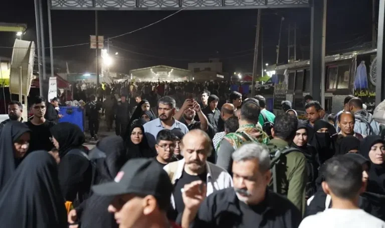 حشود مليونية تتدفق نحو كربلاء والنجف لإحياء أربعينية الإمام الحسين