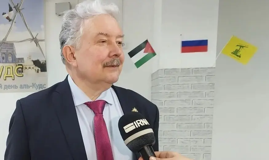 مسؤول روسي سابق: الإمام الخامنئي شخصية تاريخية استثنائية